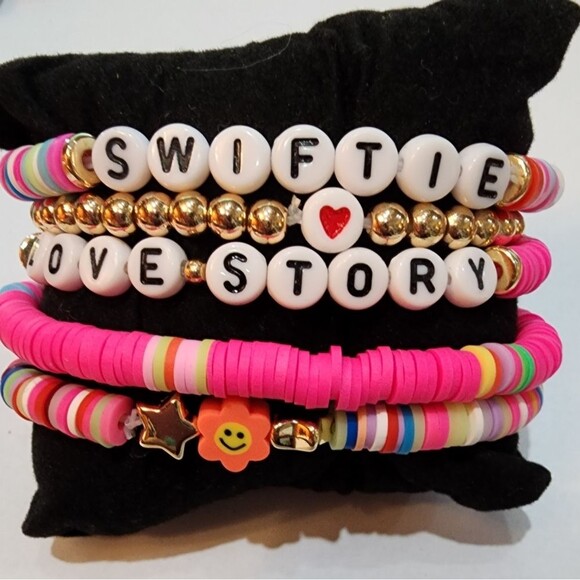 SWIFTIE 5 PIECE BRACELET SET - Picture 3 of 4